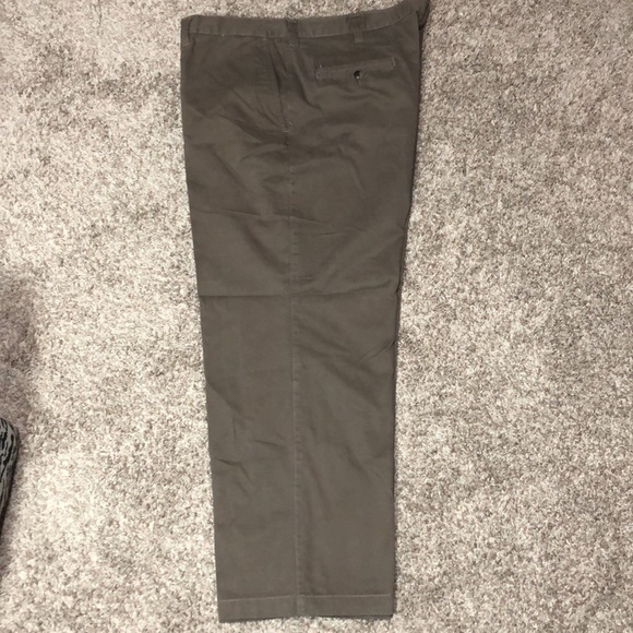 Haggar khaki slacks 42x30 - Picture 1 of 5